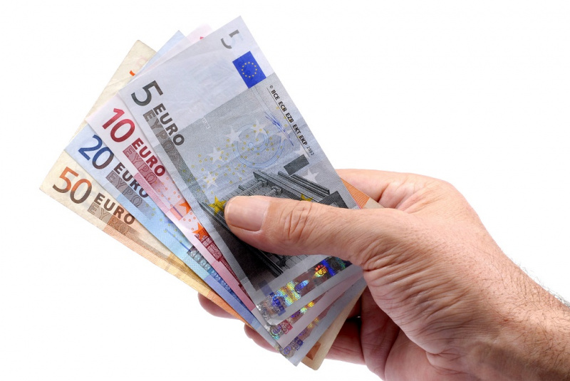 Vége a kamatemelési ciklusnak, máris gyengén zárt a forint