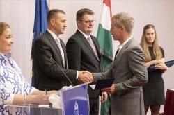 Átvette Európai Parlamenti mandátumát Magyar Péter