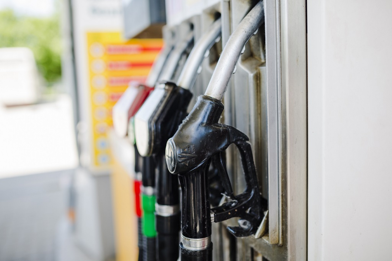 Szerdán folytatódik az árzuhanás a benzinkutakon, de már közeleg az újabb brutális üzemanyagár drágulás