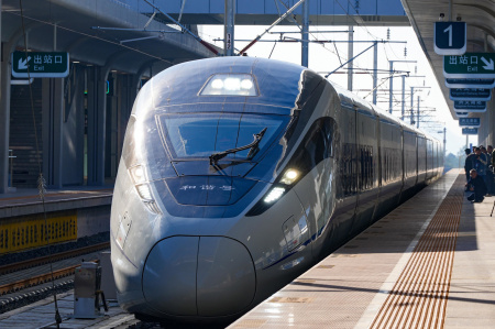  Kínai emeletes motorvonatokkal erősítenék a hazai vasutat