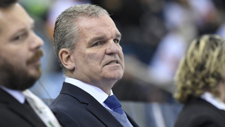  Feljuttatta a hokiválogatottat az elitbe, majd lemondott a sikerkapitány