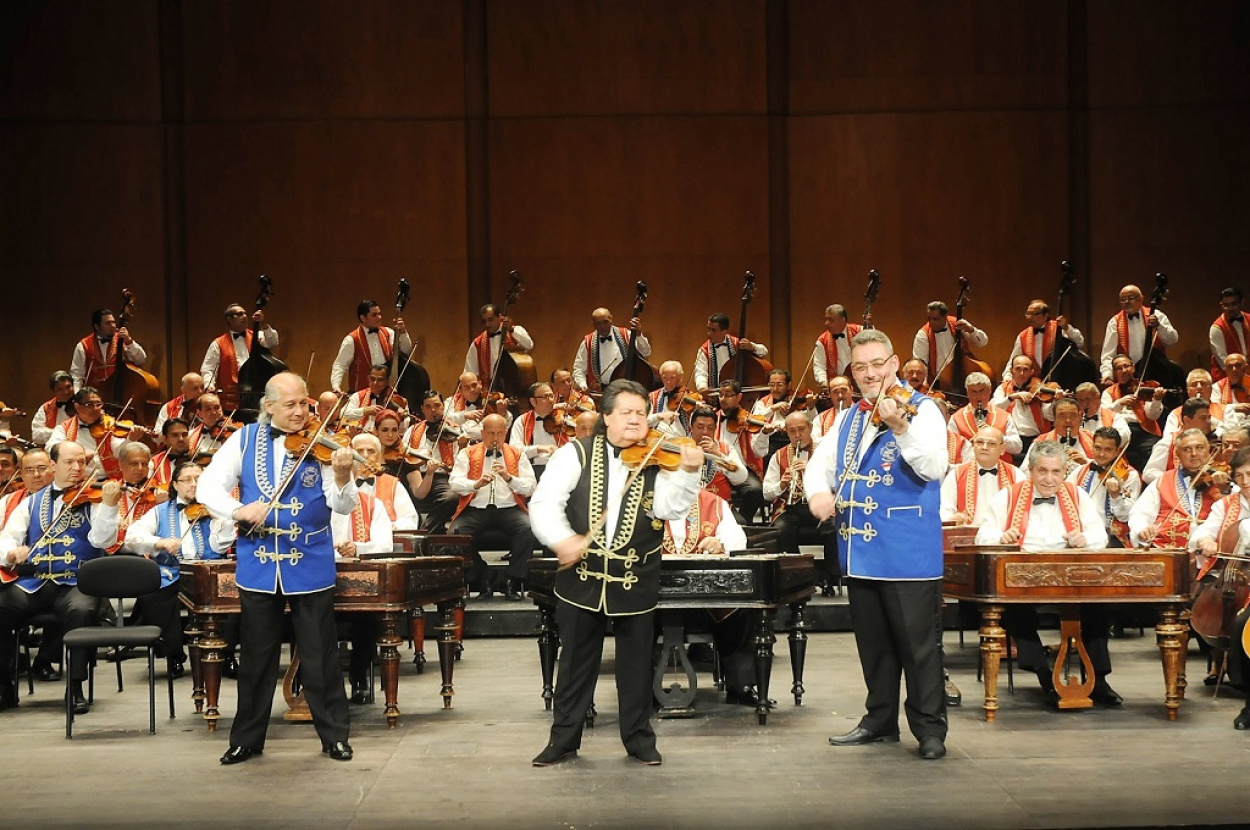 Januárban a Papp László Sportarénában koncertezik a 100 Tagú Cigányzenekar