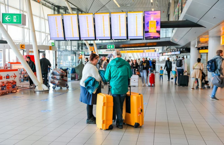  Az amszterdami repülőtér szeptemberben és októberben is korlátozzza az utasok számát