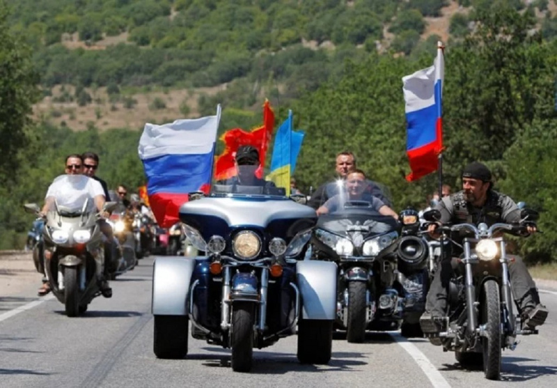 Kreml-párti motorosbanda indult Berlin felé, hogy a Győzelem napján a német fővárosban tüntessen Putyin mellett