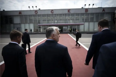  Megérkezett Orbán Viktor Moszkvába