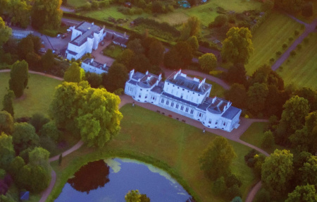  Kilakoltatták Harryt és Meghan Markle-t