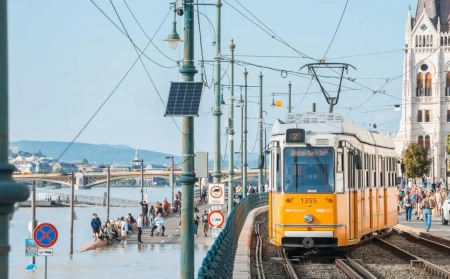  Újra megáll az M2-es metró a Battyhány téren