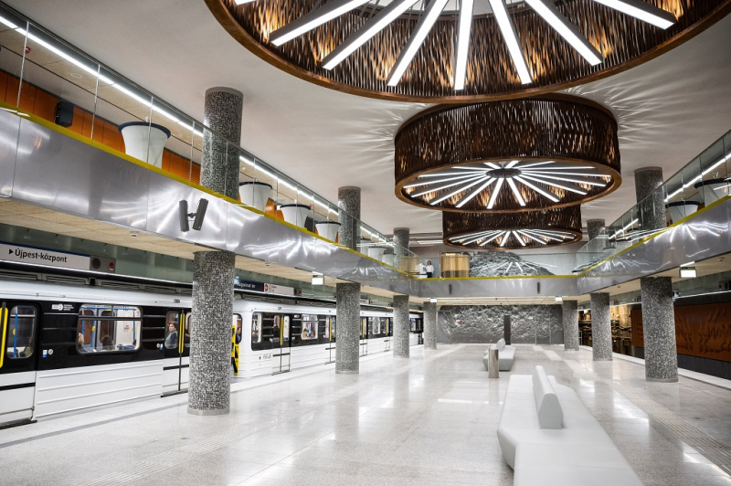 Vége a felújításnak! Teljes vonalán jár a 3-as metró