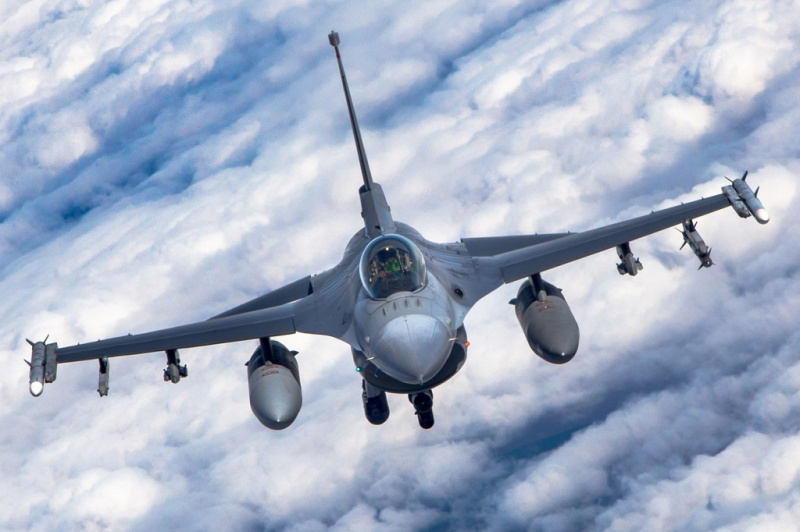 Megszületett a döntés – Kijev megkapja az F-16-os vadászgépeket