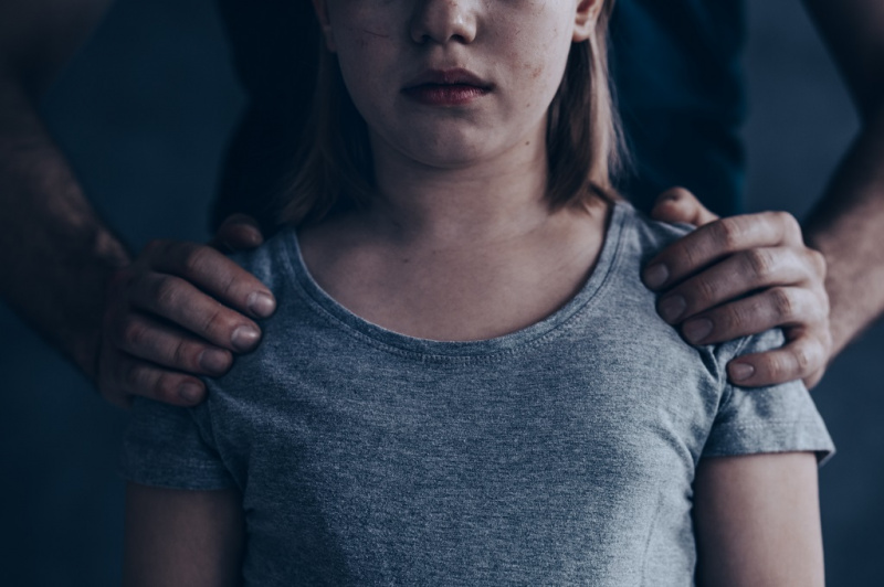Tizenhat év fegyházat kért az ügyészség a pedofil apára