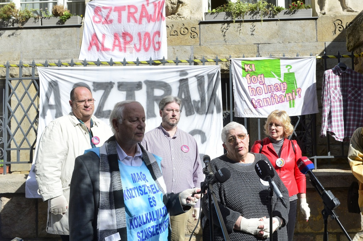 A pedagógusok az "oktatás minden területéhez értő" kormánybiztos kinevezését követelik