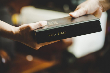  Hihetetlen áron kelt el egy Klasszikus Arany Biblia