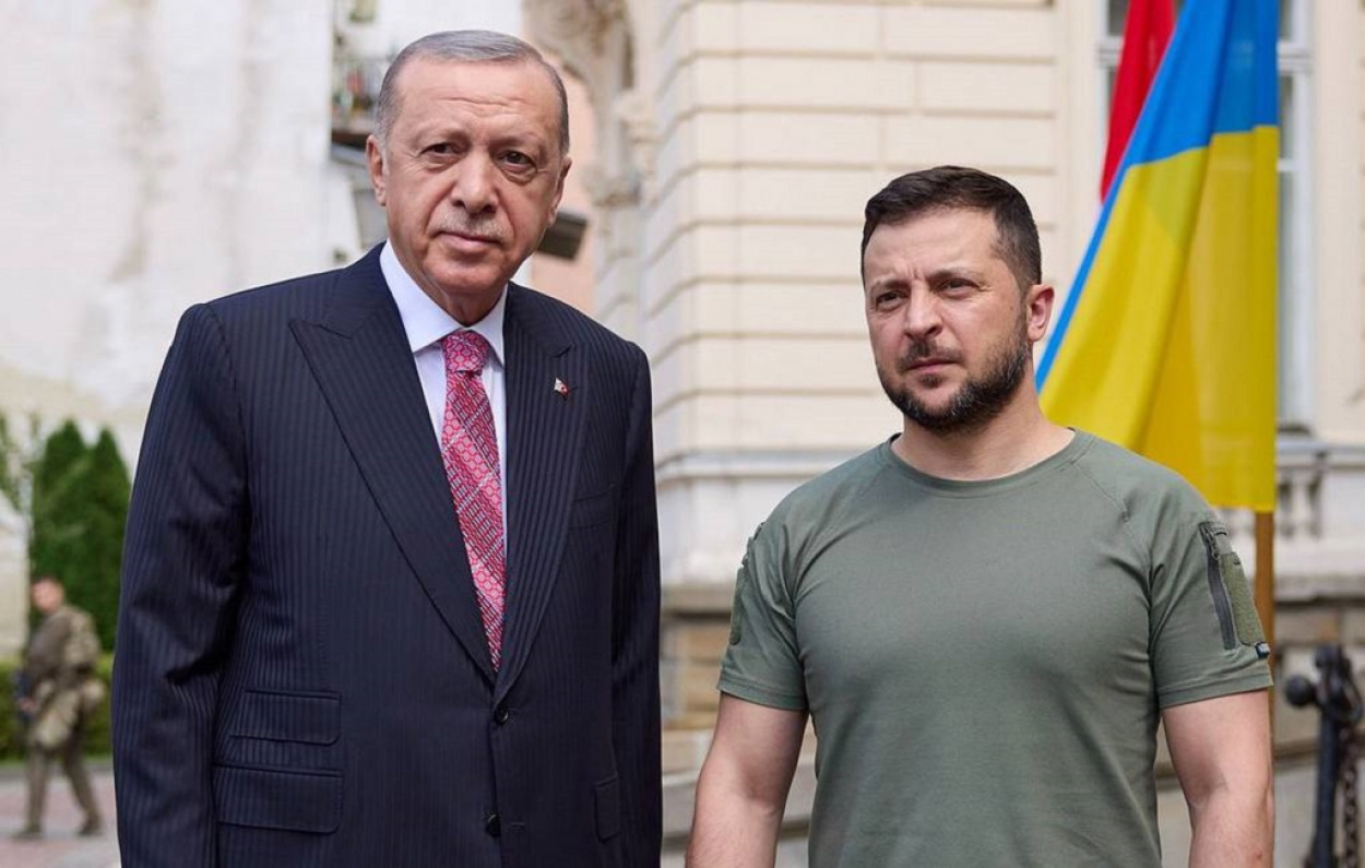 Erdogan most éppen Zelenszkijjel kokettál! Jelentős ukrán-török közeledés!