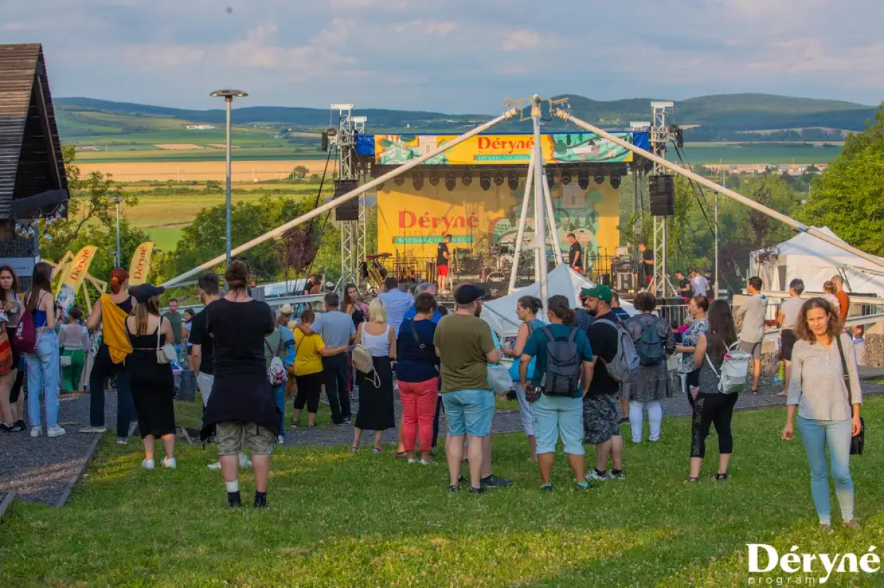 Világsztár fellépővel és 70 ingyenes összművészeti programmal indul a Déryné Fesztivál