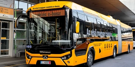  Bemutatták az első magyar gyártású elektromos csuklós buszt