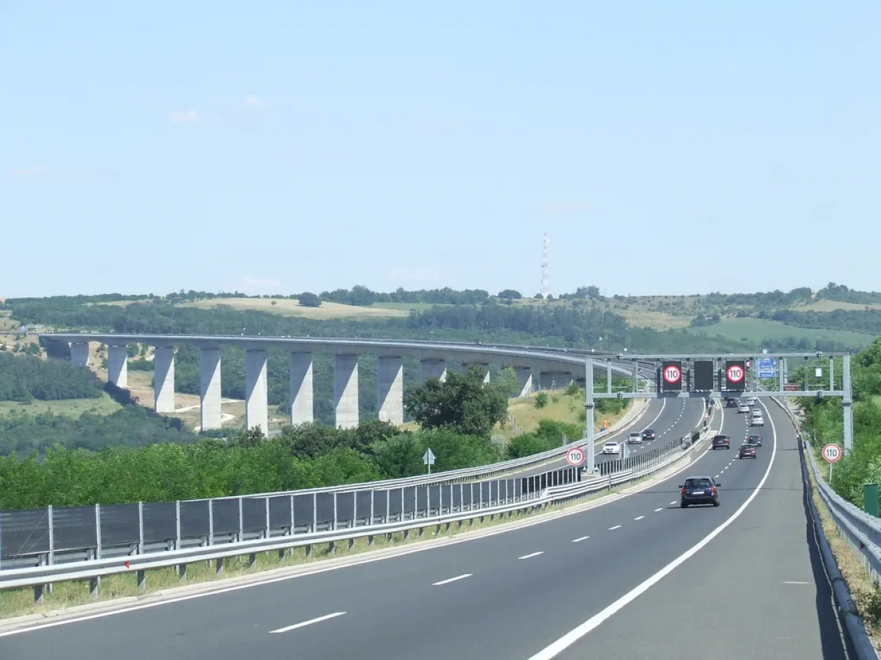 Mától két hétre lezárják a Kőröshegyi völgyhidat