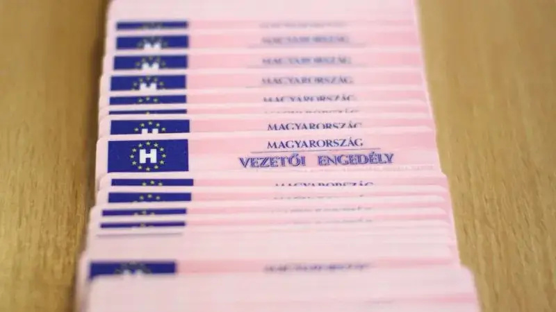 Vége az úrvezetők szép világának! Korlátozzák a B kategóriás jogosítványt, jön a B+ jogsi