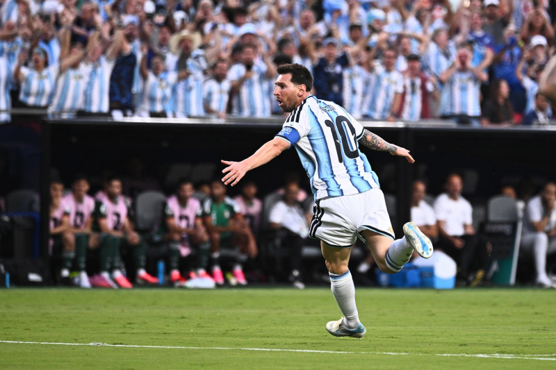 Messi mesterhármasával kezdte a világbajnokságot Argentína, simán verte Algériát
