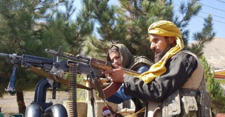  Tolmácsokat fenyegetnek és az Iszlám Állammal harcolnak a tálibok