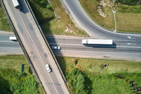  Tömegbaleset az M1-esen! Két helyen is több kilométeres a dugó!