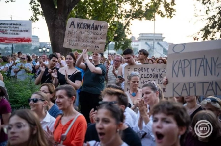  A Madách Gimnázium igazgatójának leváltása ellen tüntettek Budapesten