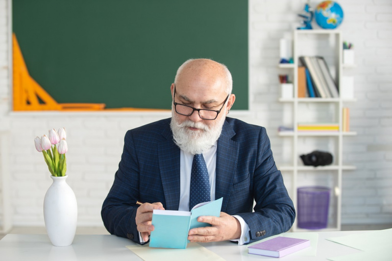 Hatalmas a pedagógushiány! Tényleg a nyugdíjasok visszahívása az egyetlen megoldás?