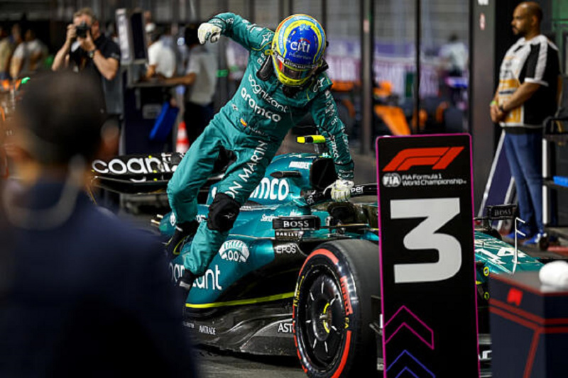 F1: csoda Dzsiddában!  Alonso visszakapta a harmadik helyét, aki így mégis százados lett