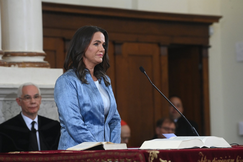 Beiktatták hivatalába Novák Katalin köztársasági elnököt, aki rögtön elítélte a putyini agressziót