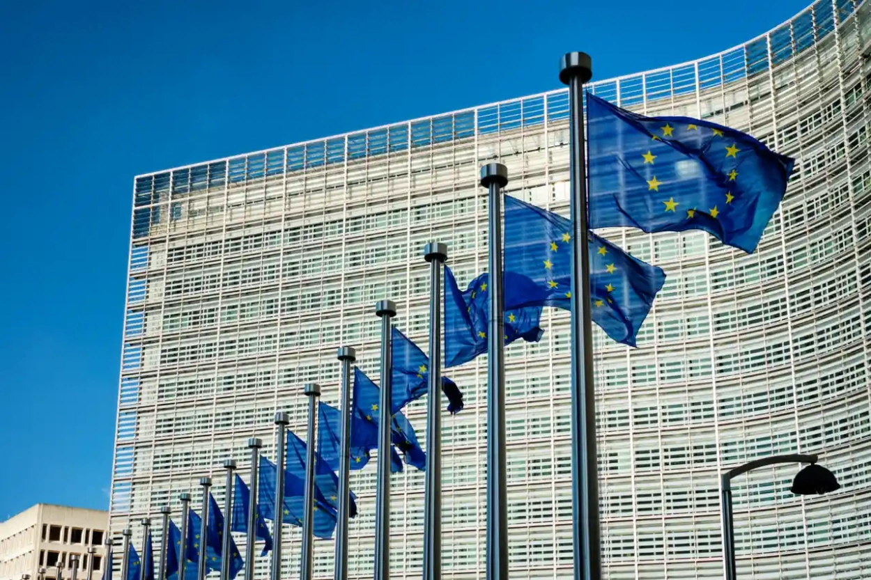 Jogszabályt hagyott jóvá az EU az újságírók védelmében