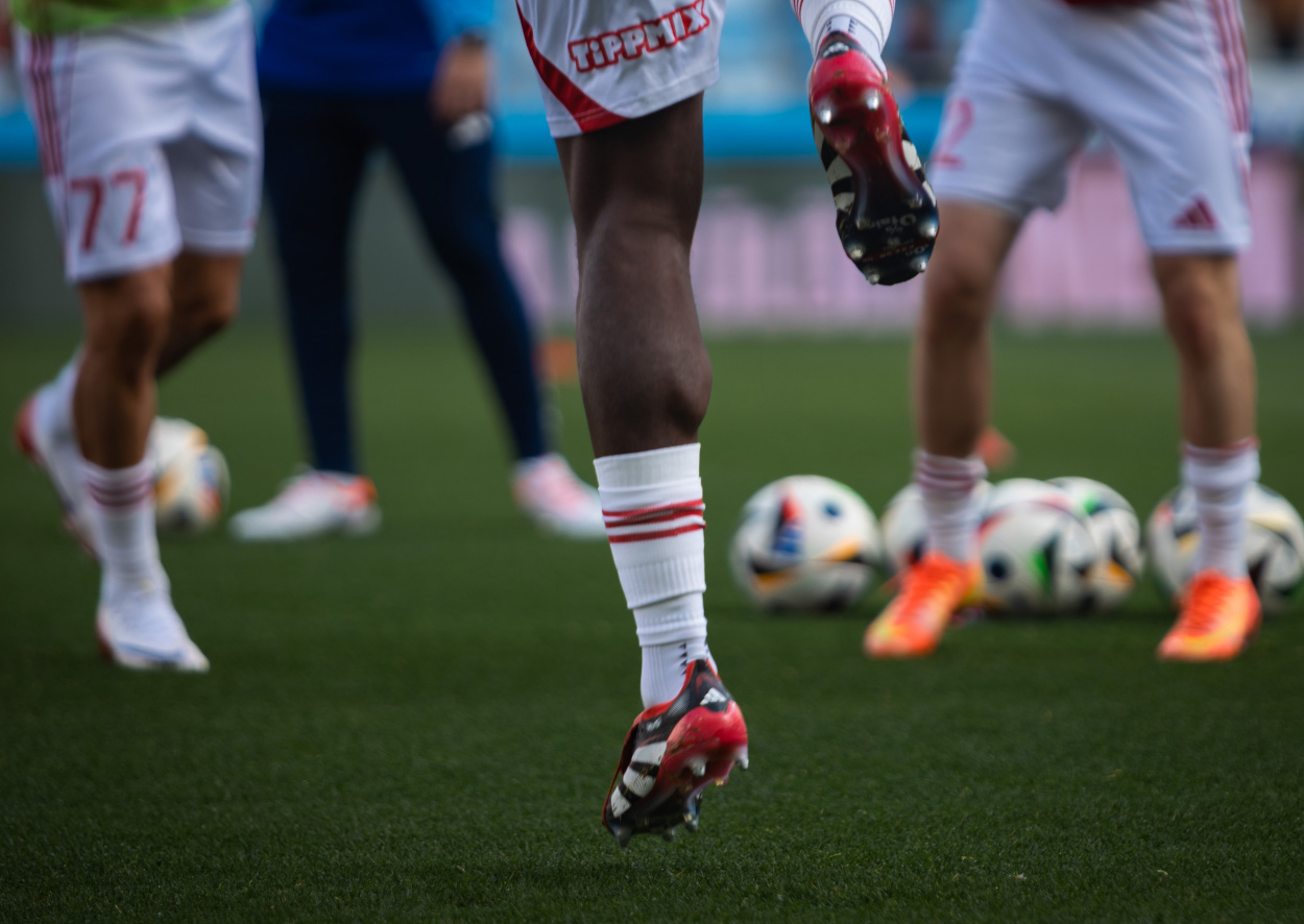 Szurkolói bekiabálások miatt büntetést kapott a DVSC