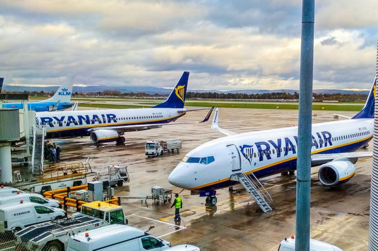 Alkoholtilalmat rendelt el legnépszerűbb járatain a Ryanair!