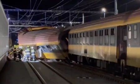  Összeütközött két vonat Csehországban, négyen meghaltak