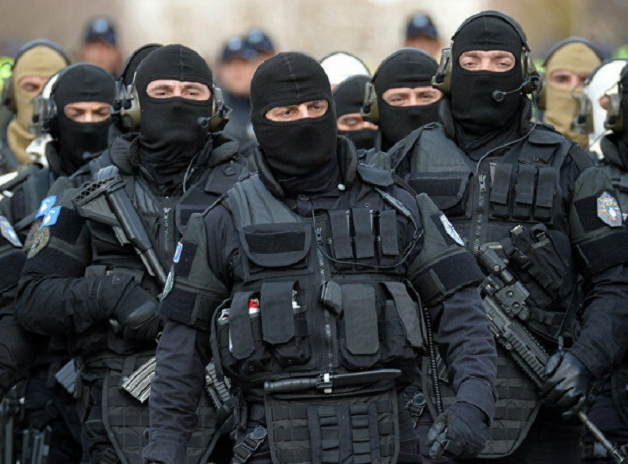 Partizan-bőrbe bújt szerb bűnözők kerültek rács mögé