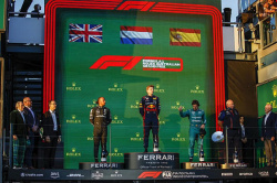 F1: hatalmas káosz után 11 vb-cím az ausztrál dobogón Verstappen, Hamilton és Alonso sorrendben