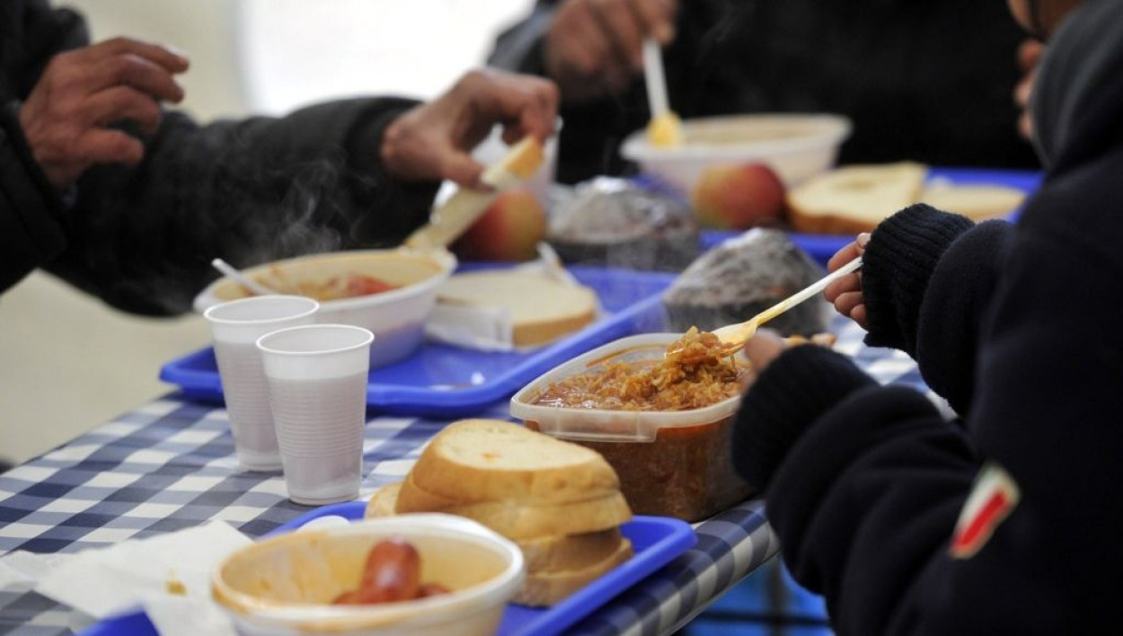 Ezen a feltámadás sem tud segíteni - Szünetel az országos hajléktalan-étkeztetési program