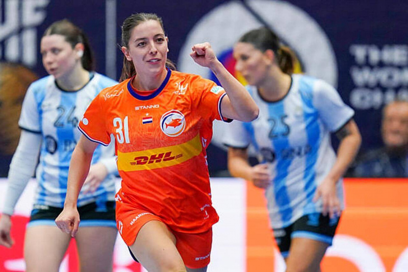 Női kézilabda-vb: Francia, holland és német csoportelsőség