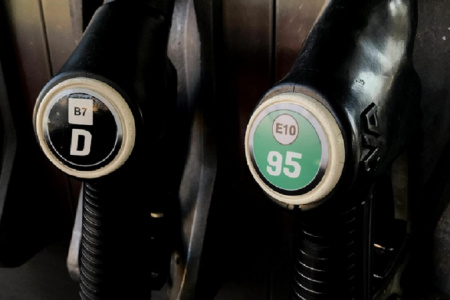  A kulturális miniszter felel innentől kezdve a kisbenzinkutak támogatásáért, amit 10-ről 18,5 milliárdra emeltek