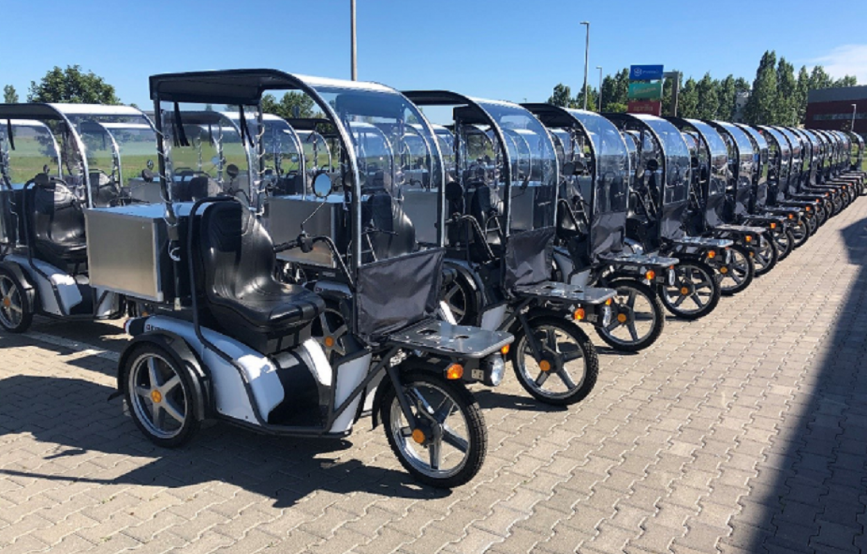 Többezer kilométer, sok száz levél és három kerék – jönnek a postások elektromos járművei