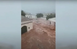 Tornádószerű vízköpők és járattörlések sújtották a spanyol üdülőhelyeket - VIDEÓ