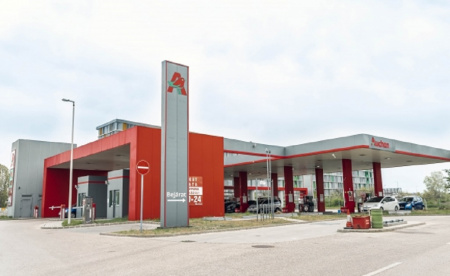  Benzinháborút robbant ki az Auchan! Brutálisan csökkenti az üzemanyagok árát a kútjain