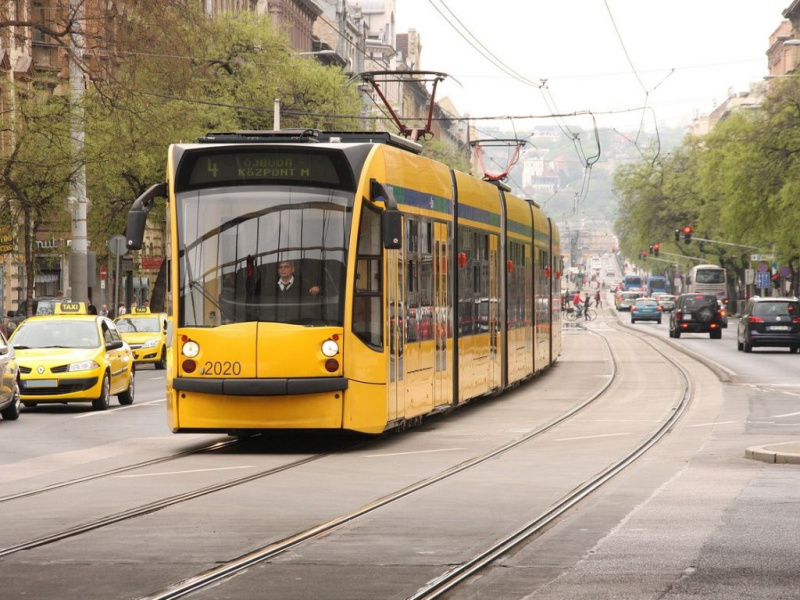 Üzemanyagárak: a BKK szerint jobban megéri közösségi közlekedéssel utazni a fővárosban, mint autóval
