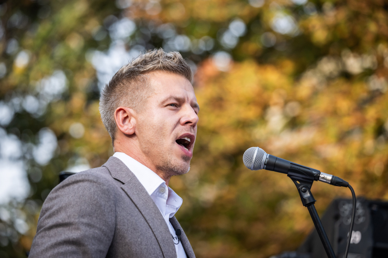 Kormányváltó hangulat a biztos választók között, gyengült a Fidesz a fiatalok körében