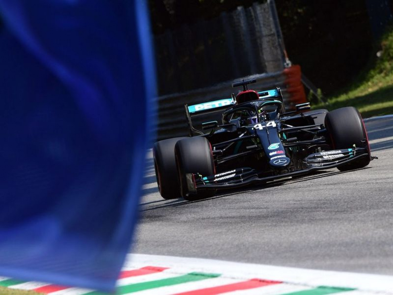 Mercedes siker az Olasz nagydíj második edzésén