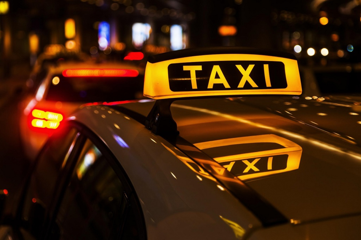 Ingyen taxival mehetnek haza a részegek a szórakozóhelyekről – Bevezetnéd Magyarországon?