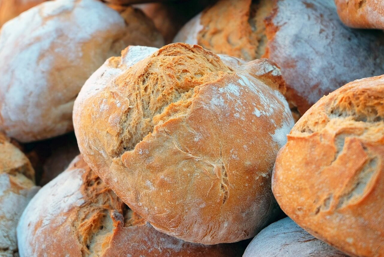 Nagy bajban a pékek, egyre inkább eladhatatlan az immár kétszer annyiba kerülő magyar kenyér