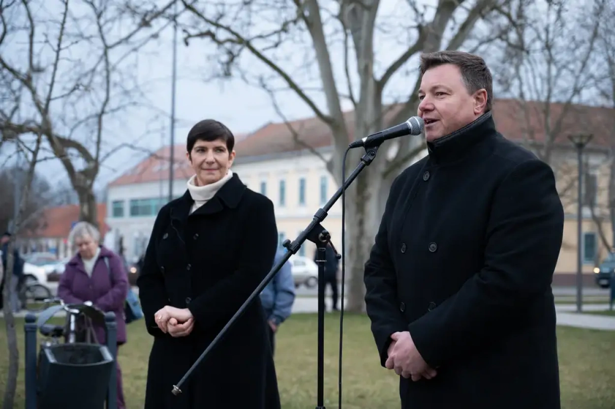 Kizárták a DK egyik alapító tagját, miután kritizálta Gyurcsányékat