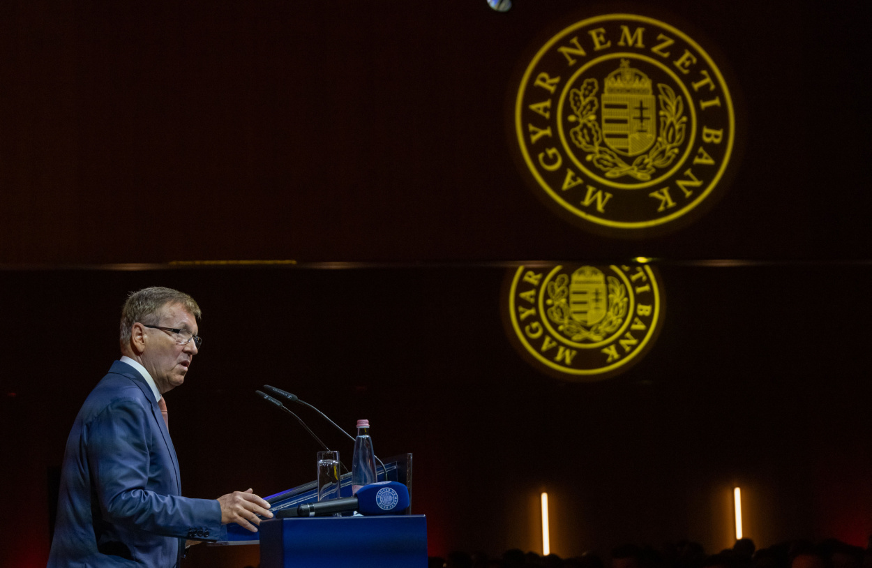 Lejár a banki moratórium: jövőre drágulhatnak a lakossági bankszámlák