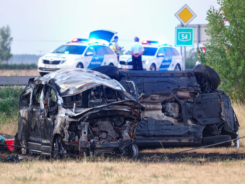 Halálos tömegbaleset történt hajnalban az 54-es főúton