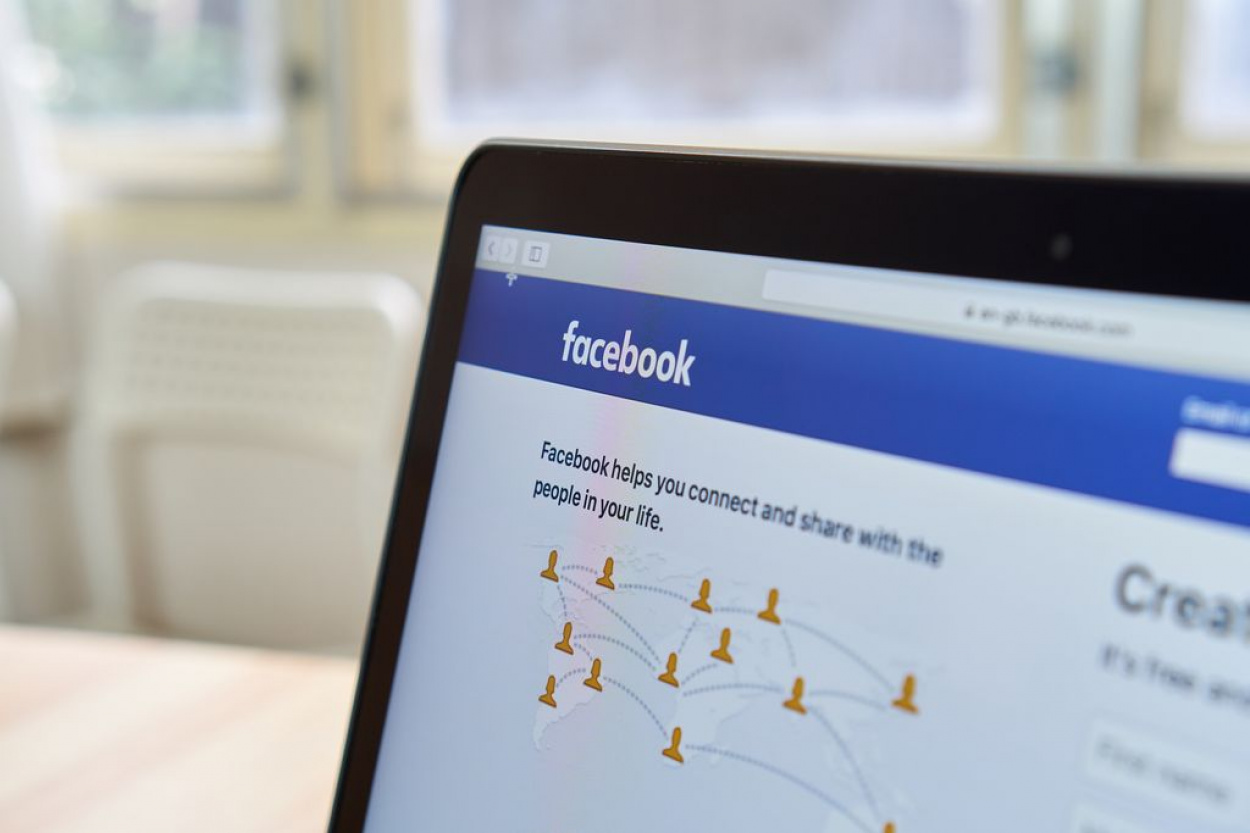 Facebook-leállás: egy kaliforniai adatközpontba küldték a mérnököket