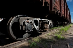 Halálra gázolt egy vonat egy embert, késnek a vonatok